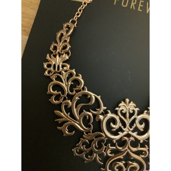 Forever 21 Gold Tone Hollow Filigree Flower Pendant Statement Bib Necklace NEW - Picture 3 of 8